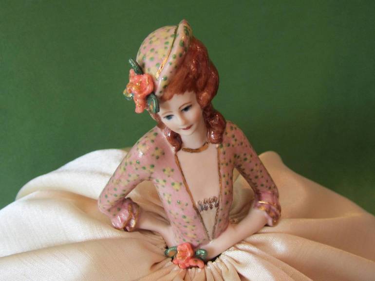 Статуэтка - кукла - игольница, фарфор, Австралия. Новая!