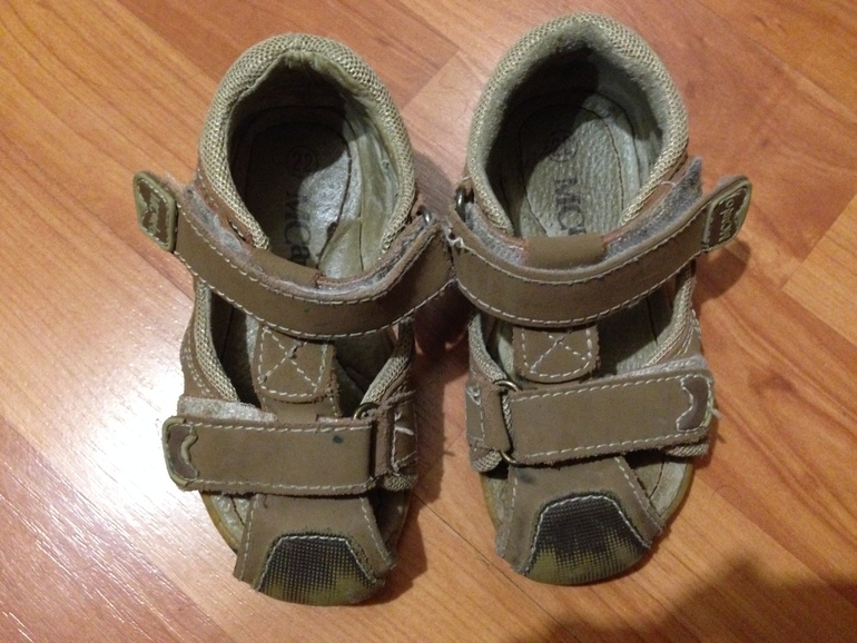 Отдам обувь для мальчика размеры 22 и 25