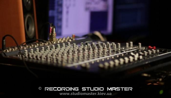 Студия звукозаписи - STUDIO MASTER - www.studiomaster.kiev.ua Запись вокала, запись голоса, обработка вокала, аранжировка, сведение,мастеринг, песня в подарок, подарочный сертификат на запись песни в студии, видео продакшн.