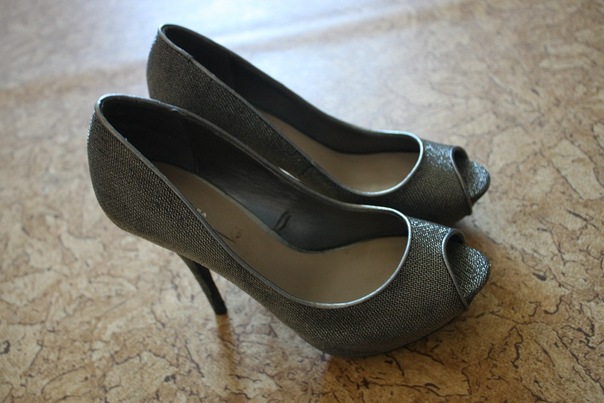 Туфли, босоножки, кольца на машину и вещи=) заходите