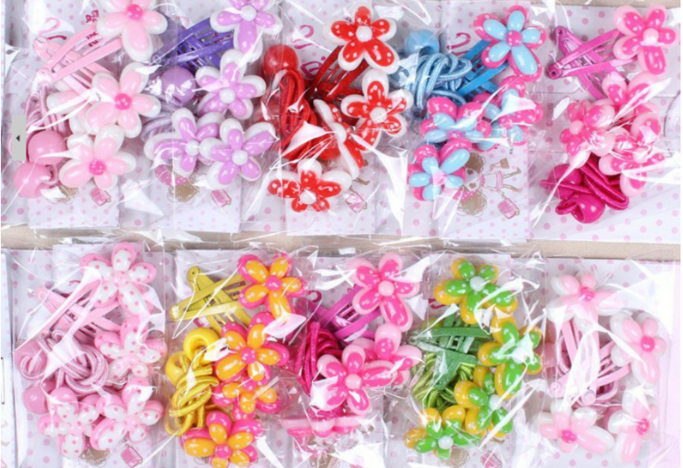 наборы 4 вида: 2 заколки и 2 резинки-цена 60 руб! кому чего?