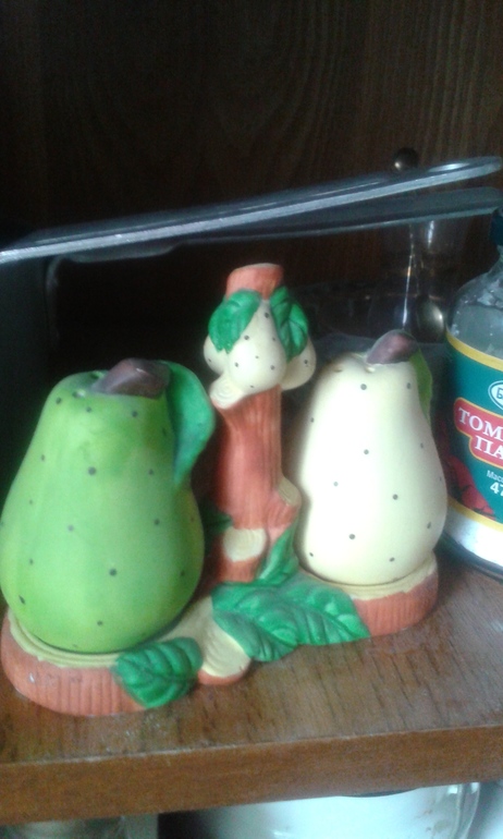 Отдам б/у  покрывала, тюль, посуда, и др. Метро Савеловская