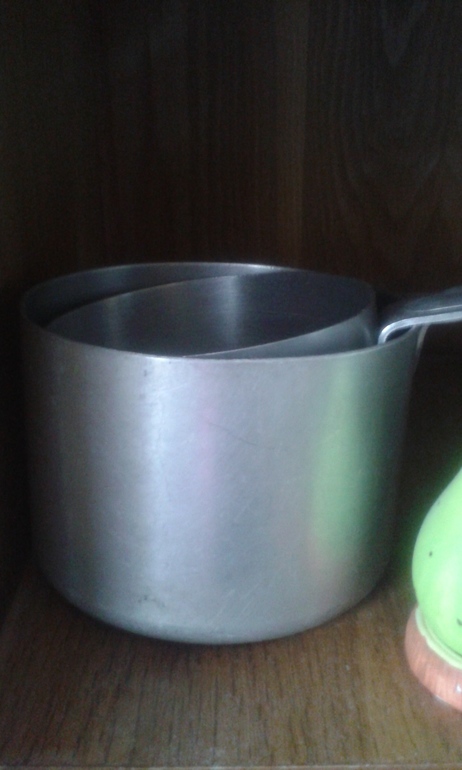 Отдам б/у покрывала, тюль, посуда, и др. Метро Савеловская