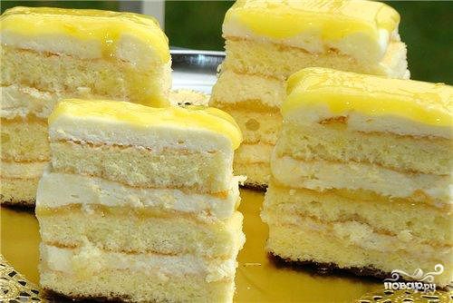 Торт "Лимонный ". Ванильный бисквит, лимонный крем, лимонный курд. Торт очень освежающий.