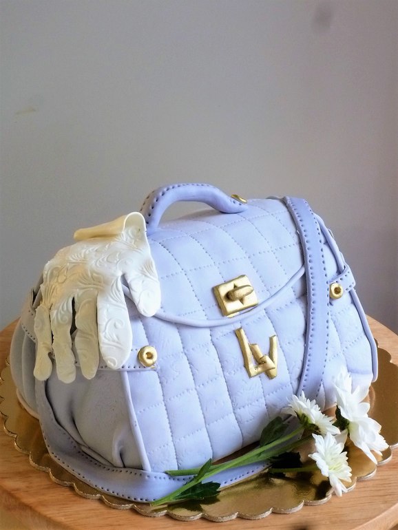 Торт сумка с цветами из крема
