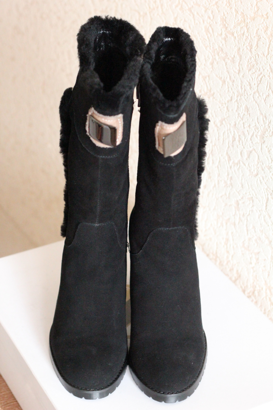 Продам Новые ПолуСапоги VITACCI Витачи Размер 37 5500 руб.