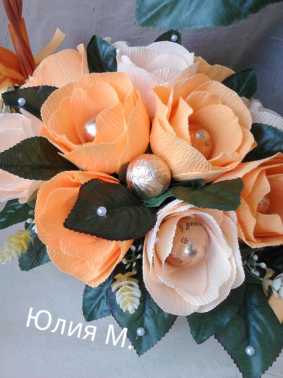 Ручной миник, корзина и сумочка.