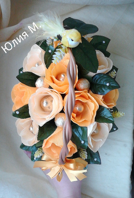 Ручной миник, корзина и сумочка.