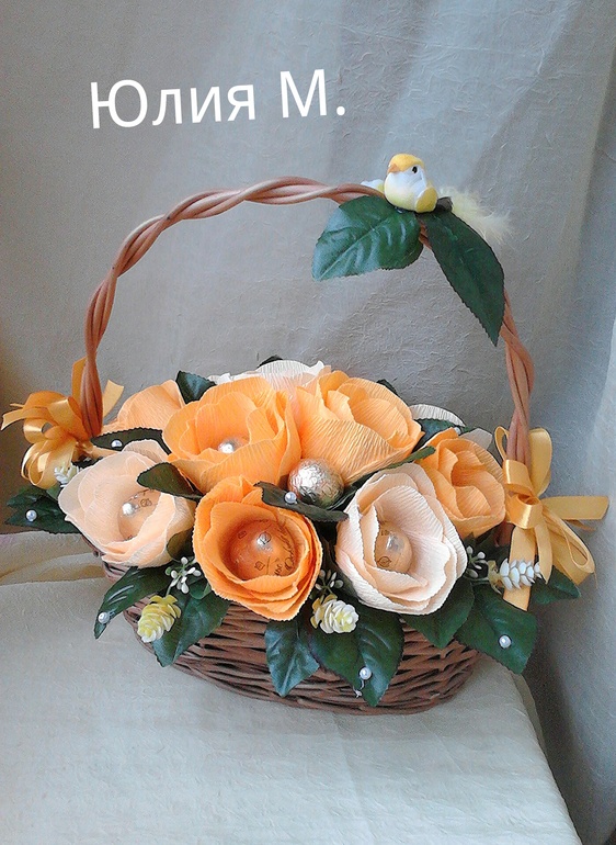 Ручной миник, корзина и сумочка.