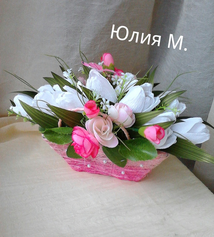 Ручной миник, корзина и сумочка.