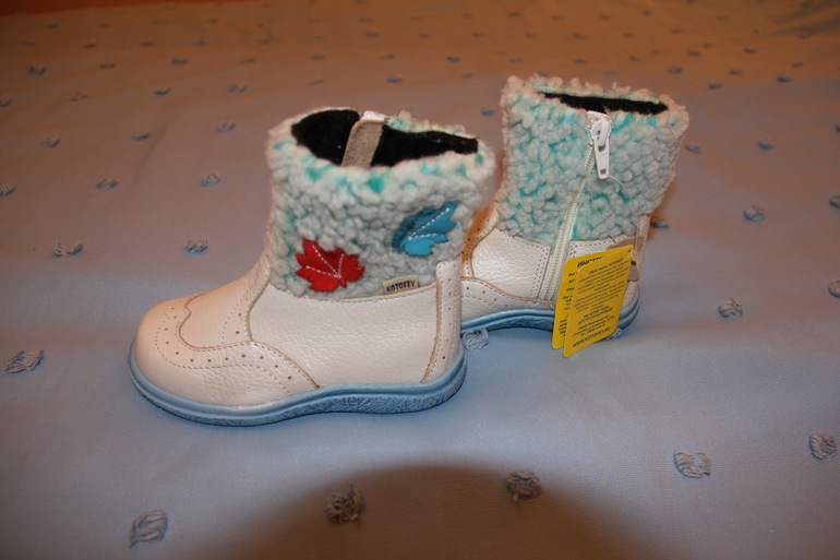 Новая обувь для девочки, ботинки, туфли, пляжки 20, 23 и 24 размеры