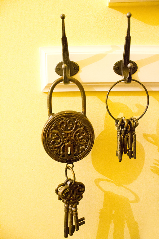 Подсвечники-домики и клетки в наличии. Simple Things Shop