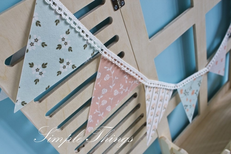 Окошко со ставнями и цветником. Simple Things