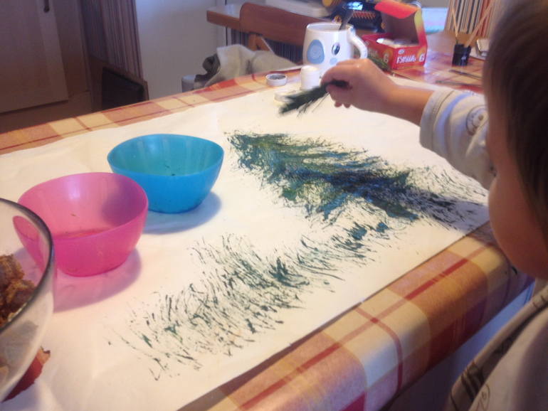 День 8 Рисовали мы елку елочными иголочками )))