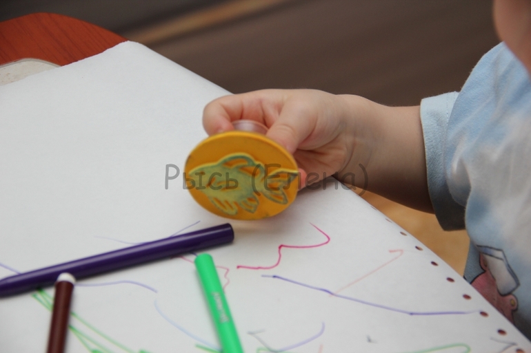 Наклейки, альбом Лица и штампы от Melissa&Doug;