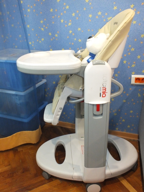 Продаю стульчик для кормления 3 в 1 Peg-perego Tatamia