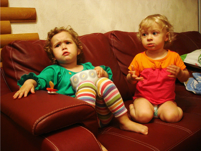 Алене 3.3 и Вике 1.8