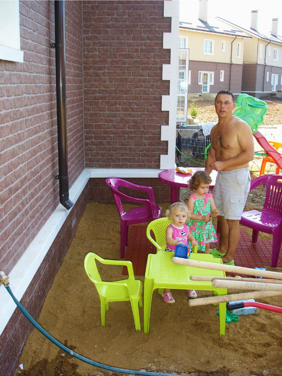 Алене 3.3 и Вике 1.8