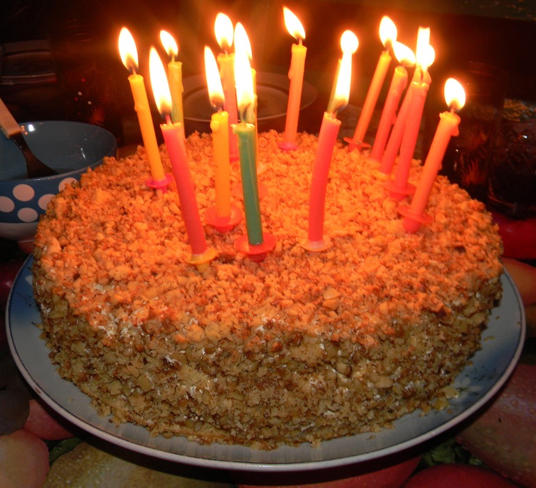 Вот интересно, торт - он, чтобы смотреть или