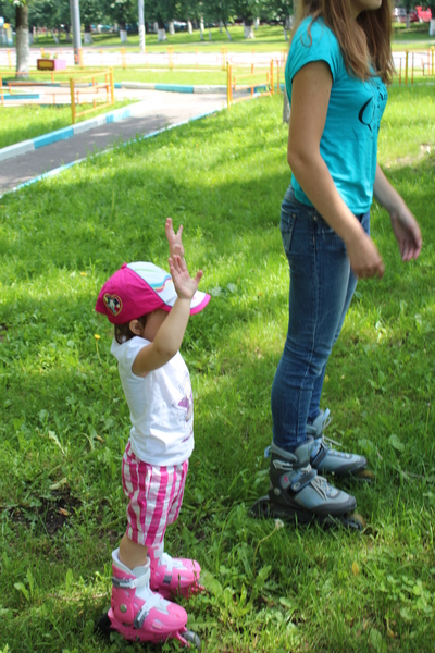 Дружба Алисы и роликов ))