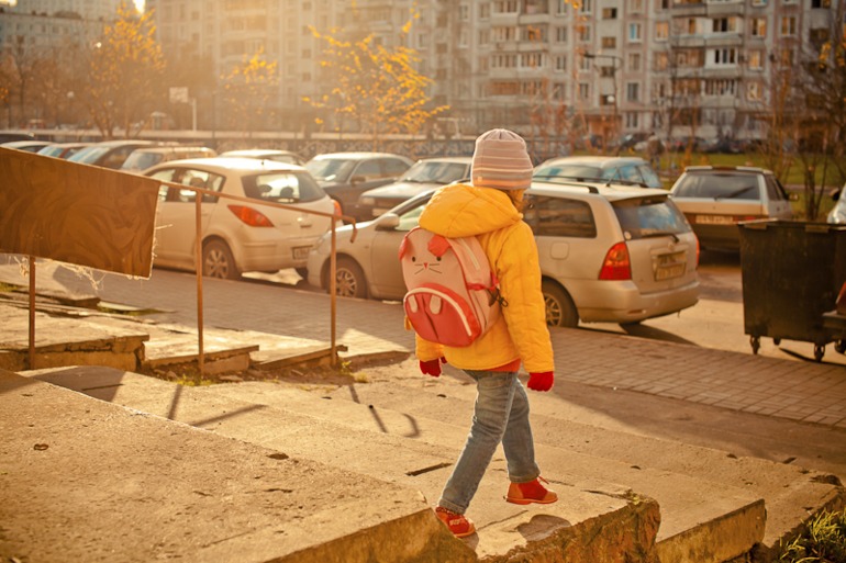 просто прогулка с дочкой)