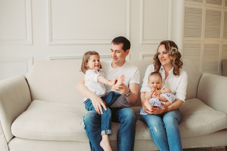 Семейная фотосессия в студии