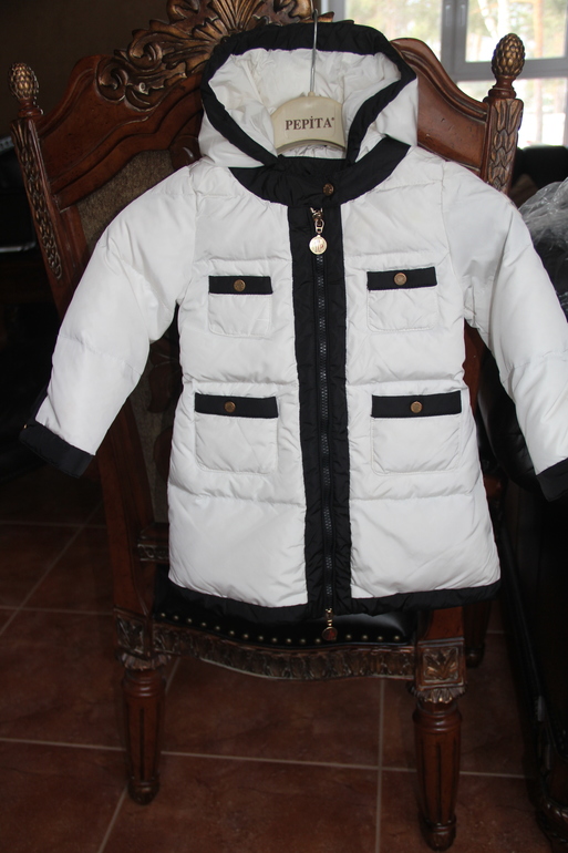 Moncler (ы) на 3 года и комплект на 8 лет.