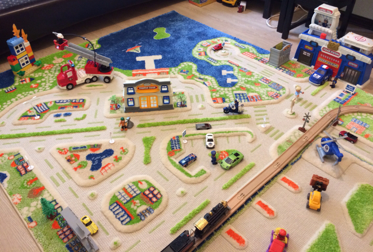 Купили Сереге ковер Мини Сити