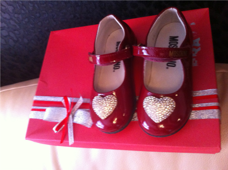 1700 р. Moschino, 22 размер.