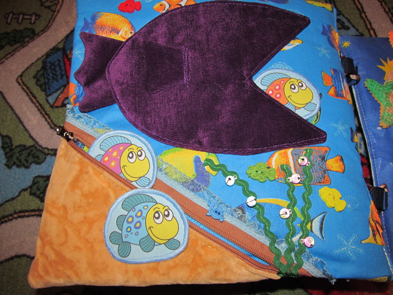 3 развивающие книжки.