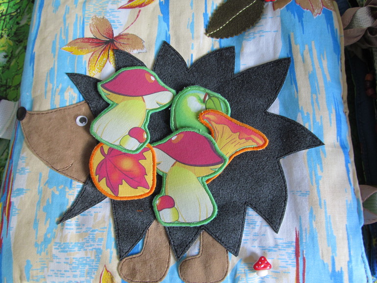 3 развивающие книжки.