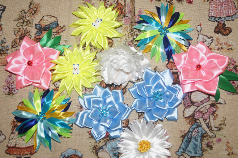 Аксессуары для волос в стиле Канзаши. В наличии и на заказ.