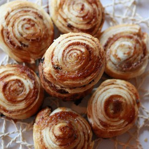 Слойки с сыром или с корицей