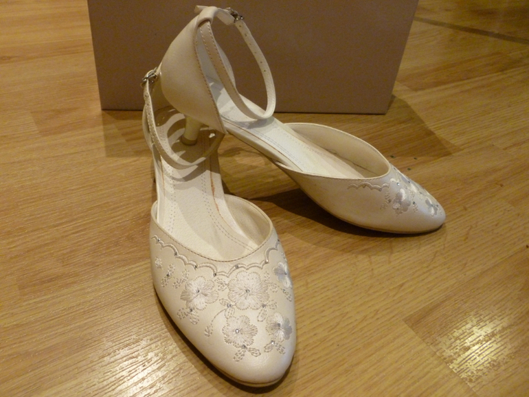 Туфли свадебные .Один раз одела. ЦЕНА 600 руб