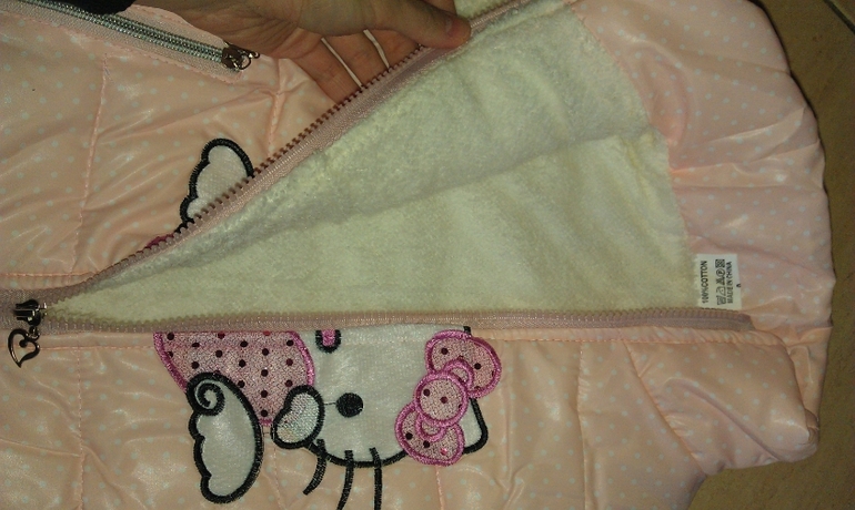 В наличии! Детские тёплые жилеточки HelloKitty - 590руб.