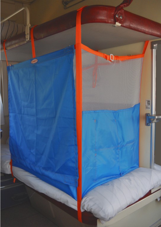 Для путешествия с малышами суперский манеж в поезд!