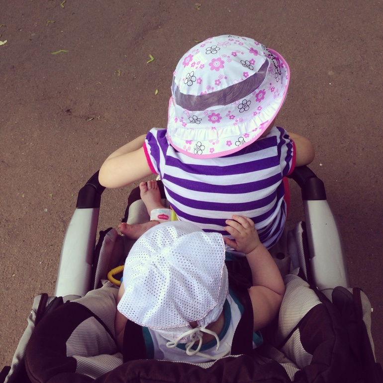 Благодаря коляске мы теперь гуляем на оч большии расстояния!!!