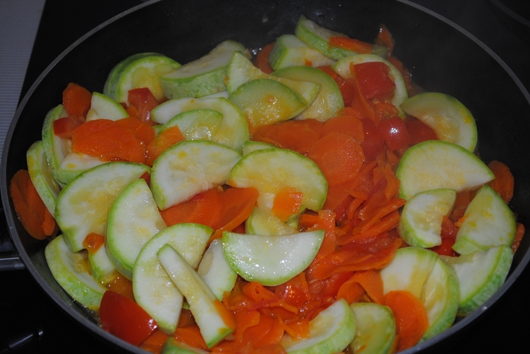 Морепродукты с овощами.....