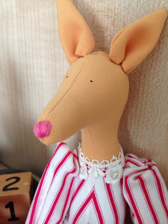 А я конфетку выиграла!