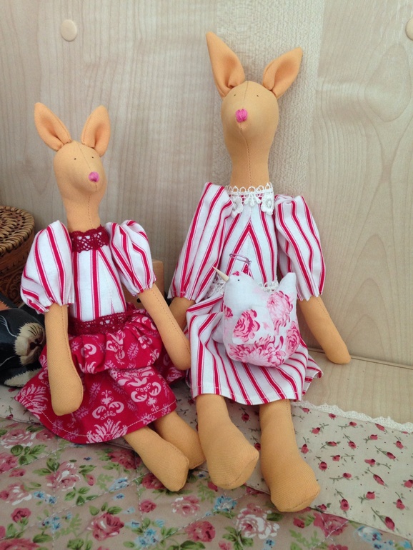 А я конфетку выиграла!