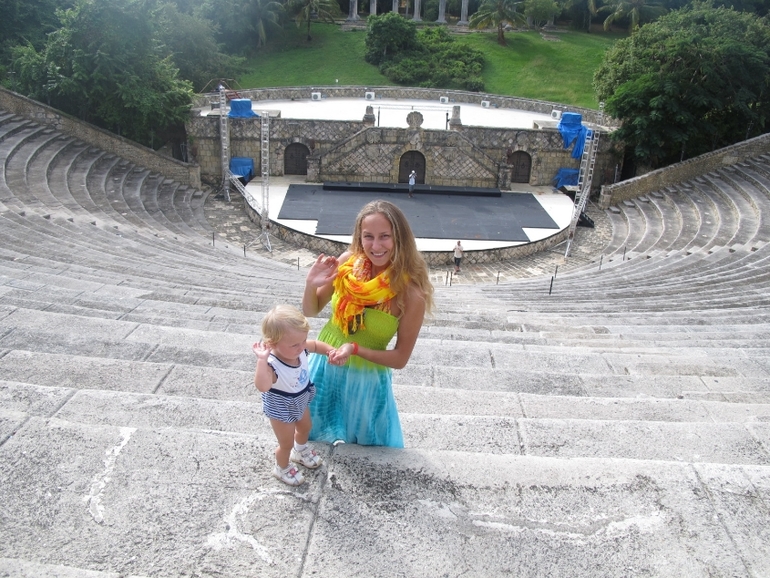 Пунта-Кана с дочкой в 1,4 года, декабрь.