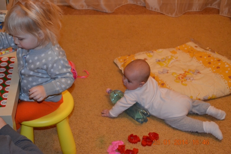 Один день из жизни .Детки-погодки.