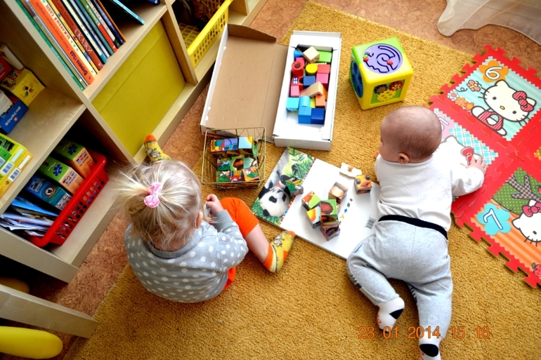 Один день из жизни .Детки-погодки.