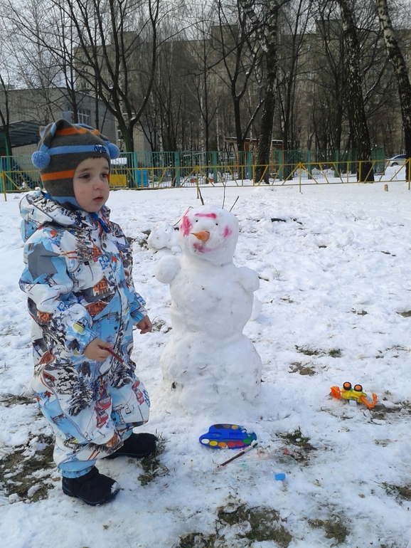 Первый снеговик!!!