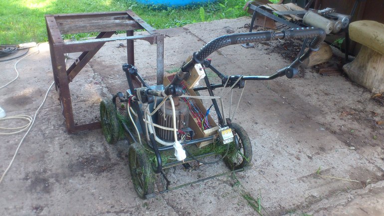 Газонокосилка от папы мужа.