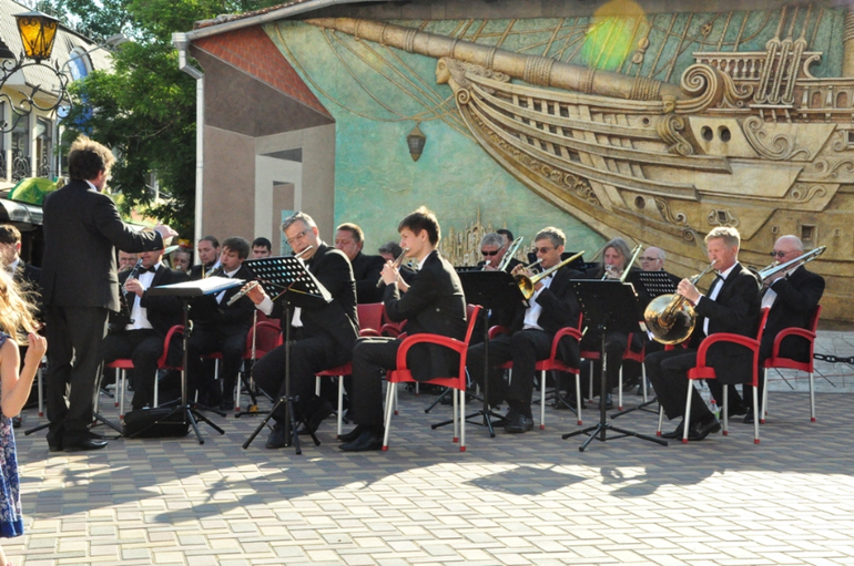 Феодосию посетил фестиваль военных оркестров