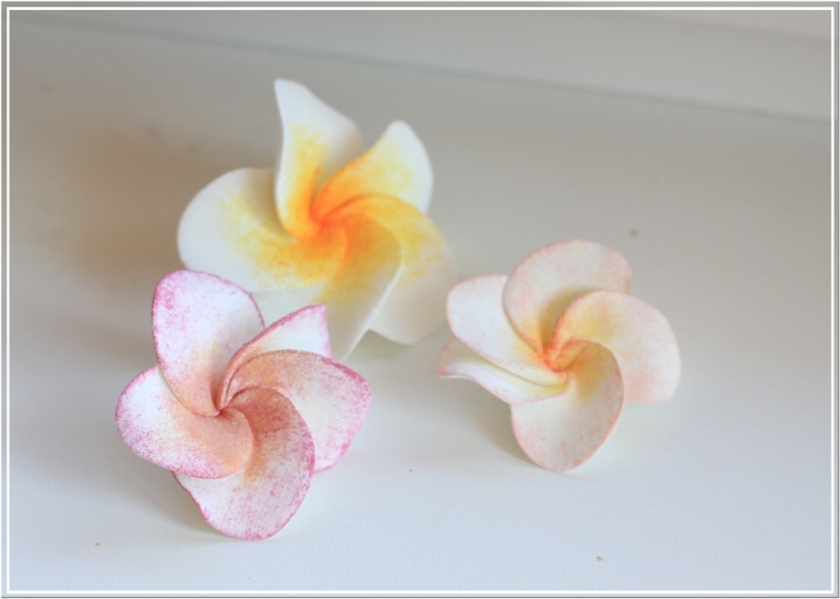 Яркие украшения и аксессуары на лето