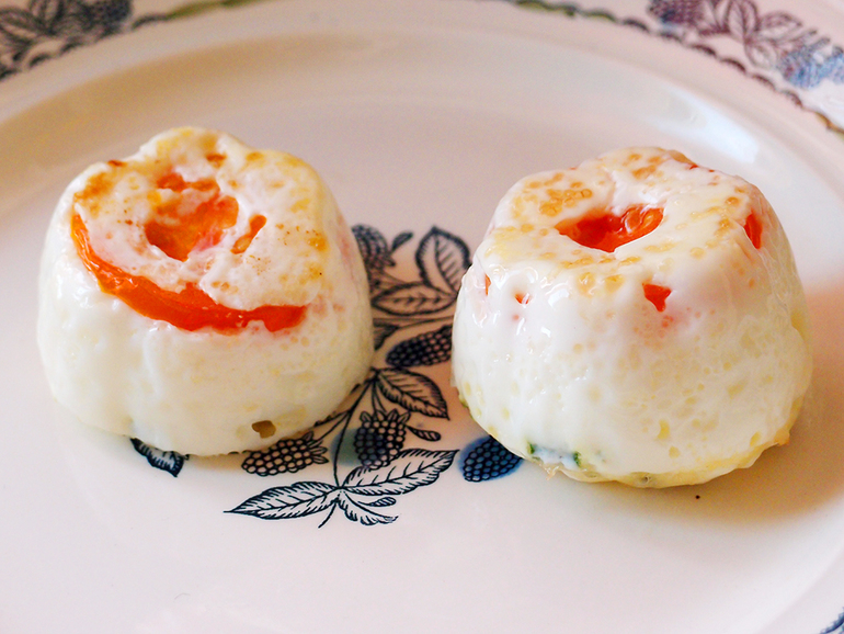 Яйца с помидорами, запеченные в духовке