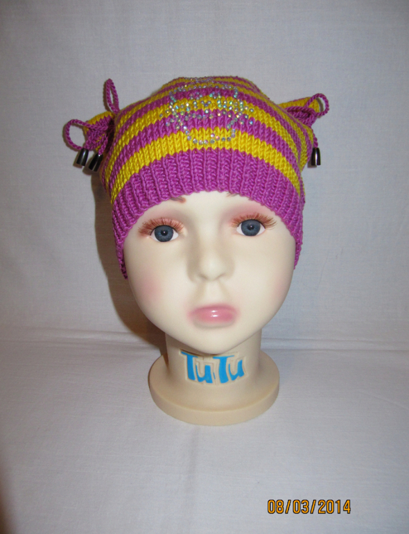 Шапочка на весну. Первая работа с стразиками )