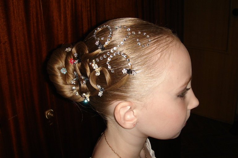 Любитель профессионал, не парикмахер.